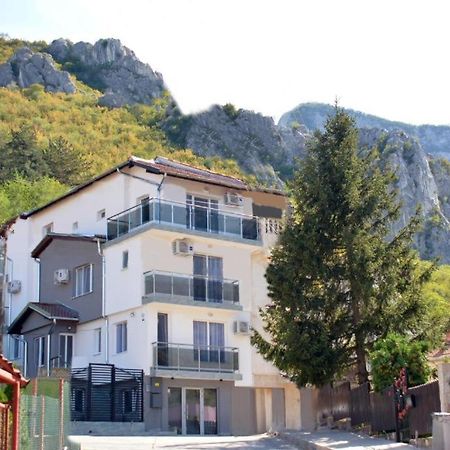 Раде 3-Враца Vratsa エクステリア 写真